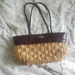 BUENO BOHO BOHEMIAN STYLE  WOVEN STRAW FAUX-LEATHER ACCENTS PURSE BAG